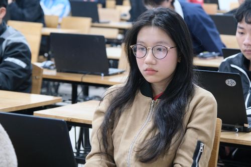 Gần 14.000 học sinh đầu tiên tranh suất vào đại học năm 2025