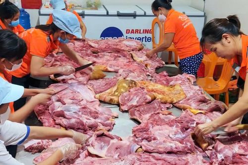 Nghệ An: 'thủ phủ' giò bê tất bật với thị trường Tết