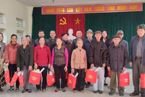 N&G Corp chở Tết nghĩa tình ấm áp tặng gia đình chính sách tại Phú Xuyên