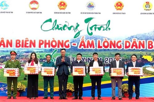 Quảng Bình mang xuân ấm lên miền biên giới