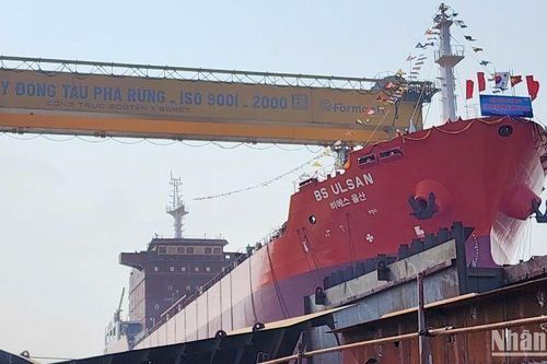 Phà Rừng hạ thủy tàu chở dầu/hóa chất 13.000 DWT số 2, đóng mới tàu số 3