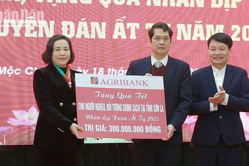Phó Chủ tịch Quốc hội Nguyễn Thị Thanh thăm, tặng quà Tết tại Sơn La