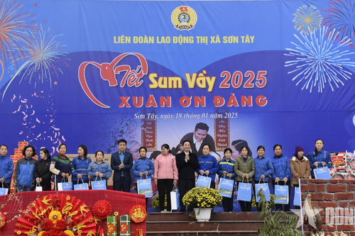 Thị xã Sơn Tây: 'Tết sum vầy - Xuân ơn Đảng' dành tặng người lao động khó khăn