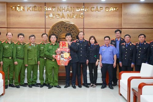 Lãnh đạo Công an TP Đà Nẵng thăm, chúc Tết các đơn vị, cá nhân
