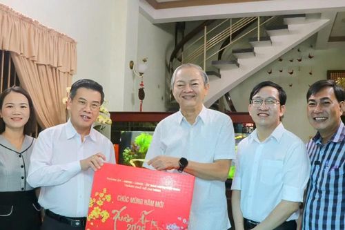 Thăm, chúc tết gia đình nguyên lãnh đạo Đảng, Nhà nước và nguyên lãnh đạo UBND TPHCM các thời kỳ