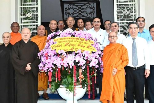 Ban Trị sự Giáo hội Phật giáo Việt Nam TPHCM thăm, chúc tết lãnh đạo TPHCM