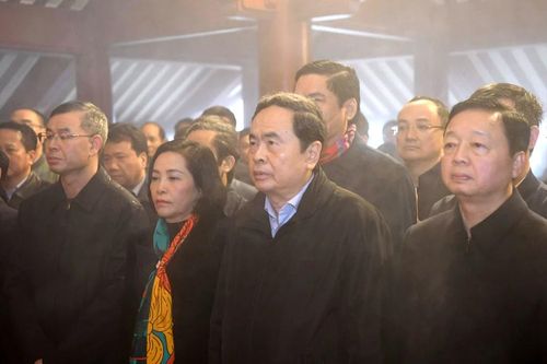 Chủ tịch Quốc hội Trần Thanh Mẫn chủ trì lễ dâng hương tưởng nhớ Chủ tịch Hồ Chí Minh trên đỉnh Ba Vì
