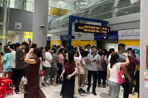 Metro số 1 chạy thêm khung 0 giờ 30 phút đến 2 giờ Mùng 1 Tết