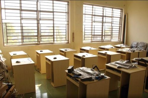 Bắt 3 học sinh trộm nhiều thiết bị máy tính của trường