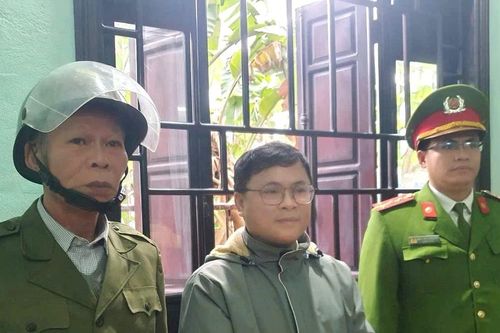 Bắt nguyên cán bộ Văn phòng Đoàn đại biểu Quốc hội lừa đảo tài sản