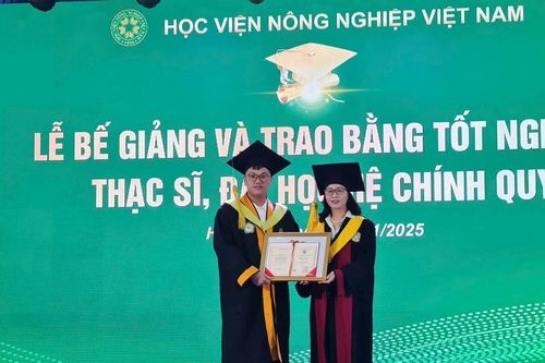 Gần 1000 thạc sĩ, cử nhân nhận bằng tốt nghiệp của Học viện Nông nghiệp Việt Nam