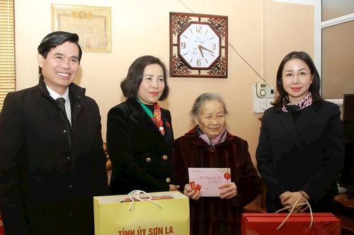 Phó Chủ tịch Quốc hội thăm và tặng quà Tết tại Sơn La