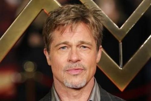 Brad Pitt vướng vào vụ lừa tình