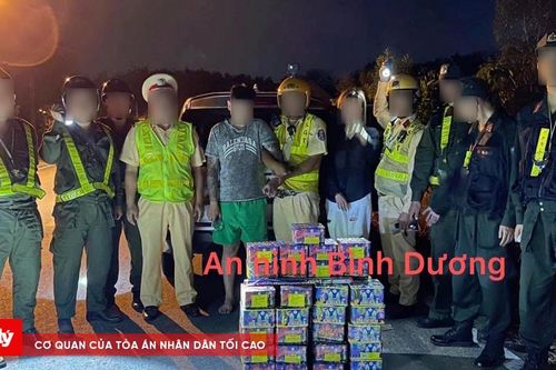Phát hiện 81 kg pháo hoa nổ và dao tự chế trên xe ô tô
