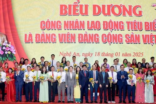 Ấm áp 'Tết sum vầy – Xuân ơn Đảng'