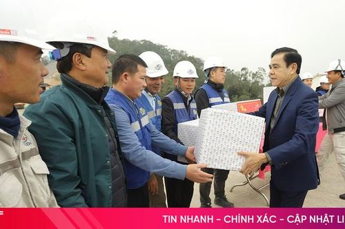 Chủ tịch UBND tỉnh chúc Tết động viên các đơn vị thi công cao tốc Bắc – Nam