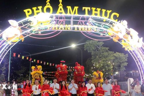 Bình Thuận: Phố ẩm thực Phan Thiết bắt đầu mở cửa đón khách