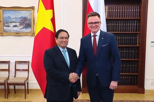 Thủ tướng Phạm Minh Chính gặp Chủ tịch Hạ viện Ba Lan