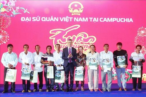 'Xuân quê hương 2025' rộn ràng với cộng đồng người gốc Việt tại Campuchia