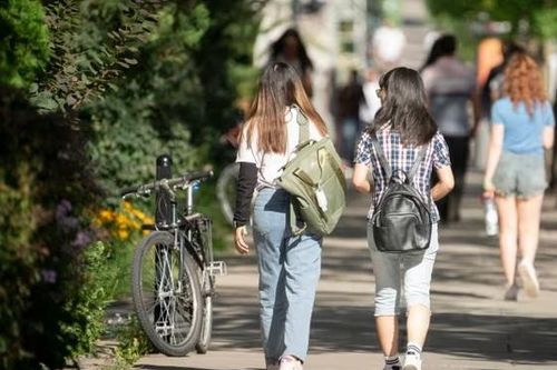 Canada hạn chế về giấy phép lao động đối với sinh viên và người lao động nước ngoài