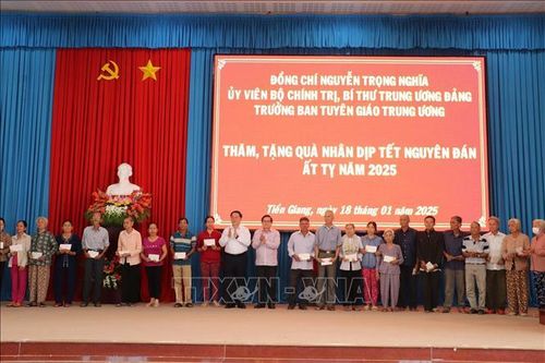 Chăm lo Tết cho các gia đình chính sách, người lao động khó khăn