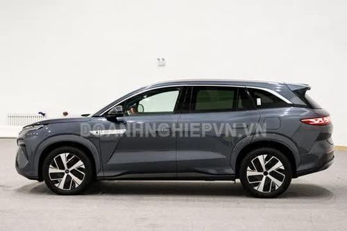 Hãng xe vừa vào Việt Nam giới thiệu SUV công suất 789 mã lực, nội thất tiện nghi, giá gần 1 tỷ đồng