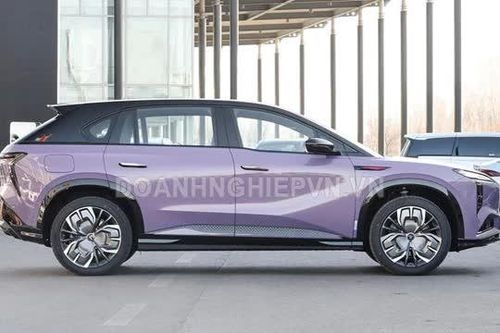 SUV dùng hệ thống treo khí nén, công suất 610 mã lực, giá ngang Toyota Corolla Cross