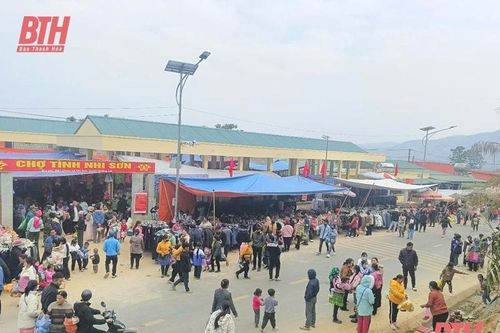 Chợ vùng biên ngày cuối năm