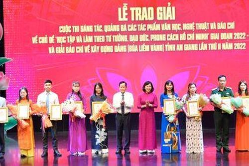 Đẩy mạnh tham gia cuộc thi sáng tác về gương học tập, làm theo Bác Hồ, Bác Tôn
