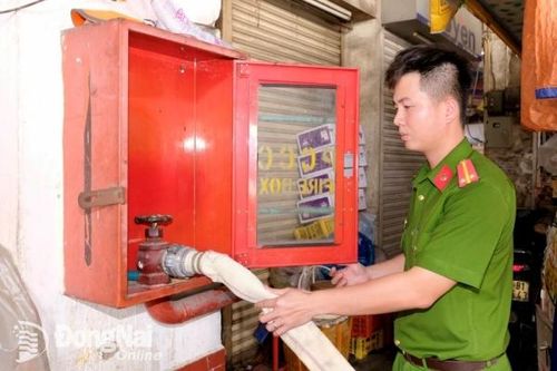 Lập biên bản 3 vi phạm về phòng cháy với chợ Tân Mai