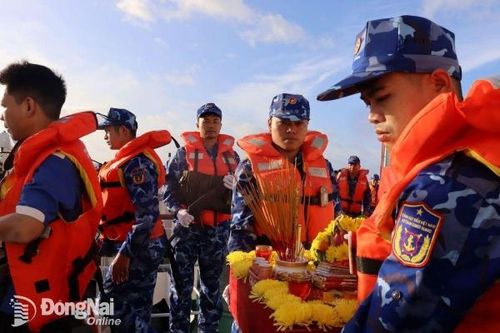 Cảnh sát biển Việt Nam tổ chức lễ tưởng niệm các liệt sĩ và đồng bào tử nạn trên vùng biển Tây Nam của Tổ quốc