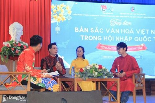 Sinh viên Đồng Nai và sinh viên Việt Nam tại Thái Lan tìm hiểu về Tết cổ truyền Việt Nam