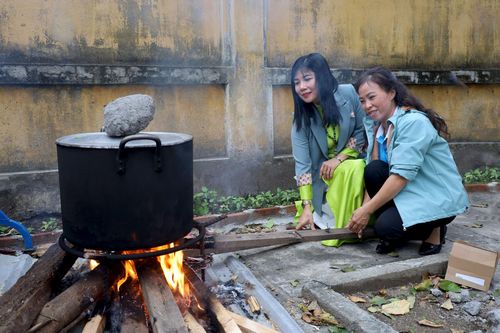 Phường Phước Long tổ chức Hội thi gói, nấu bánh chưng, bánh tét mừng Xuân Ất Tỵ 2025