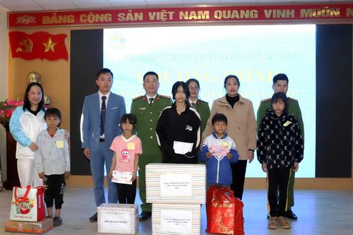 7 trẻ em có hoàn cảnh đặc biệt khó khăn được nhận làm 'Con nuôi của Hội'