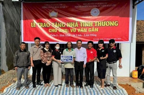Trao tặng nhà tình thương cho hộ nghèo ở Di Linh