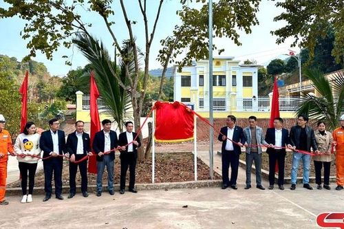 Khánh thành công trình 'Thắp sáng đường quê'