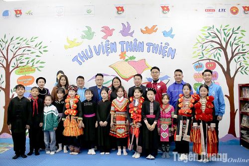 Khánh thành và trao tặng tủ sách ươm mầm tại Lâm Bình