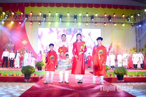 Học sinh THCS Lê Quý Đôn trải nghiệm chương trình Sắc Xuân Việt