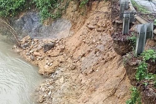 Xây dựng tuyến kè sông ở miền núi: Lợi nhiều đường