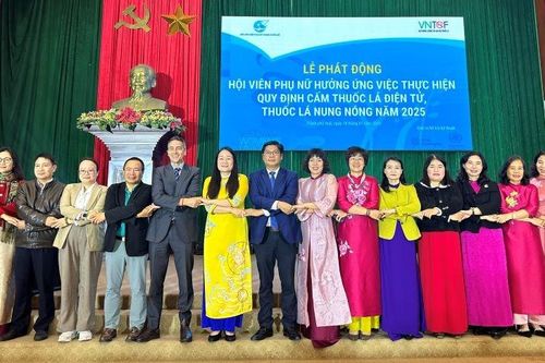 Phụ nữ nói không với thuốc lá điện tử