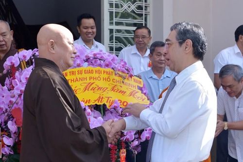 Ban Trị sự Phật giáo TP.HCM thăm, chúc Tết lãnh đạo Thành ủy và các cơ quan chức năng