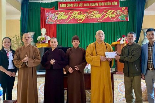 Hải Dương: Ban Trị sự Phật giáo tỉnh tặng quà Tết đến bệnh nhân tại trại phong huyện Chí Linh