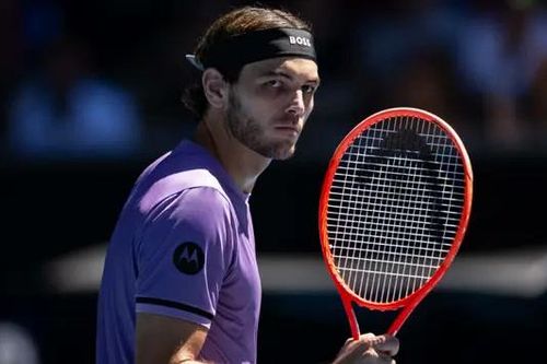 Taylor Fritz dễ dàng đi tiếp vào vòng 3 giải Australia Open