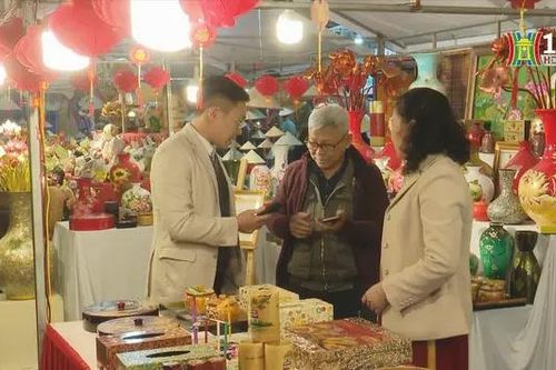 Trải nghiệm không khí Tết đặc trưng tại chợ hoa truyền thống