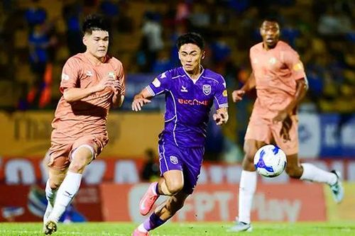Bình Dương lội ngược dòng chiến thắng