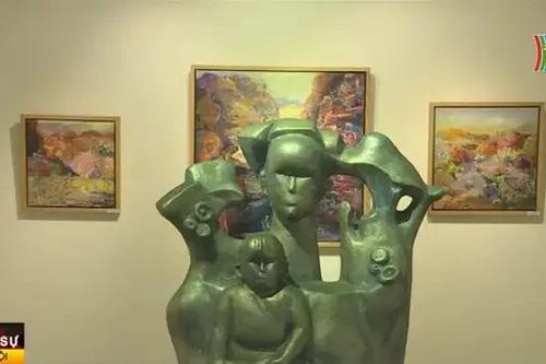 Triển lãm mỹ thuật 'Chào Xuân' của nghệ sĩ lão thành