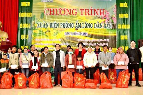 Đầm ấm chương trình Xuân Biên phòng ấm lòng dân bản ở xã biên giới Nậm Chạc, Lào Cai