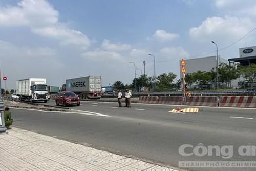 Điều tra vụ người đàn ông đi bộ nằm chết trong làn đường ôtô ở TP.Thủ Đức