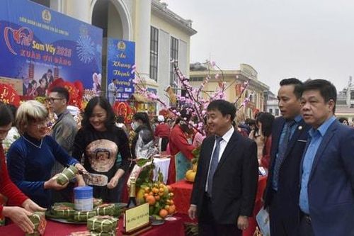 Người lao động thị xã Sơn Tây hân hoan đón 'Tết sum vầy'