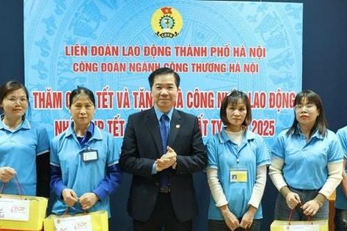 Mang Tết sớm đến với người lao động ngành Công Thương Hà Nội